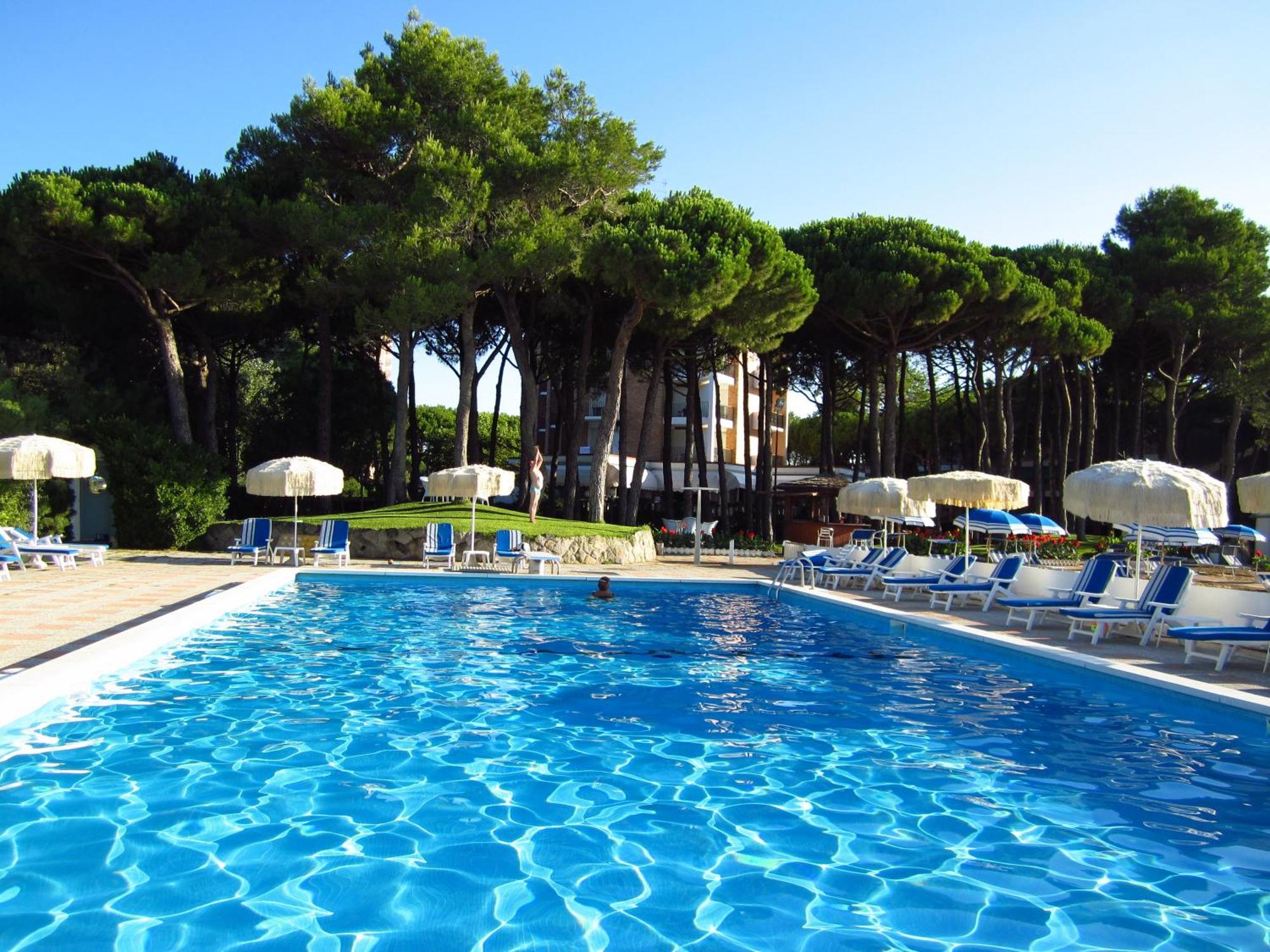 Hotel Beau Rivage Pineta 4*